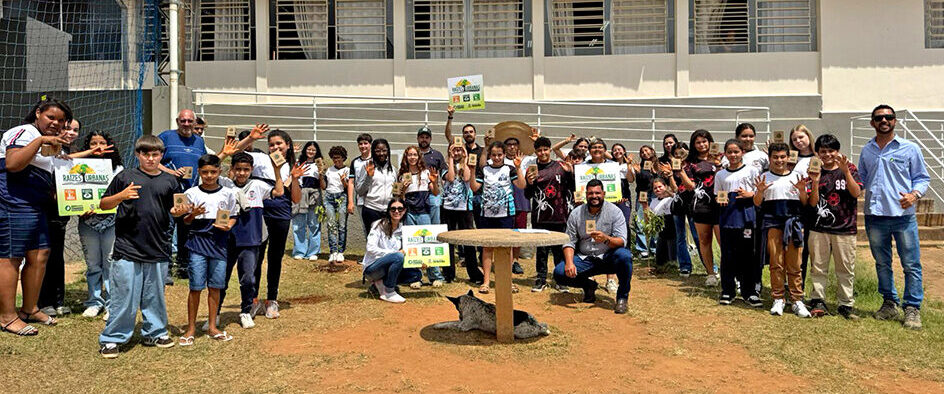 Read more about the article Raízes que unem: Transer e alunos plantam o futuro para lembrar o Dia da Árvore